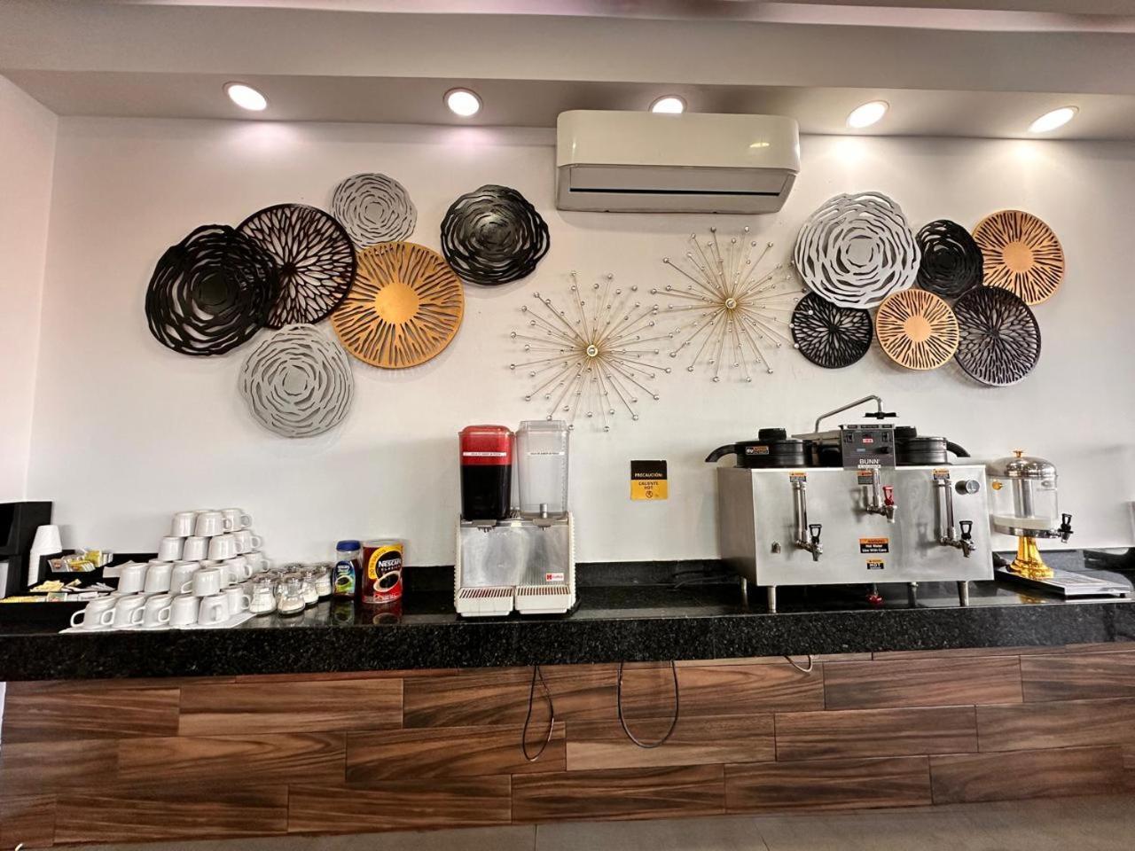 Hotel Bugari Aeropuerto Guadalajara Las Pintas Eksteriør billede